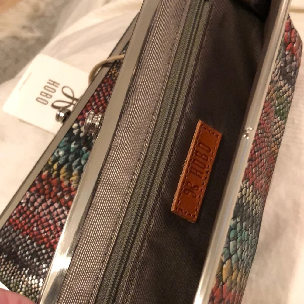 HOBO LAUREN LEATHER Double CLUTCH WALLET in Holiday NWT - Picture 6 of 9